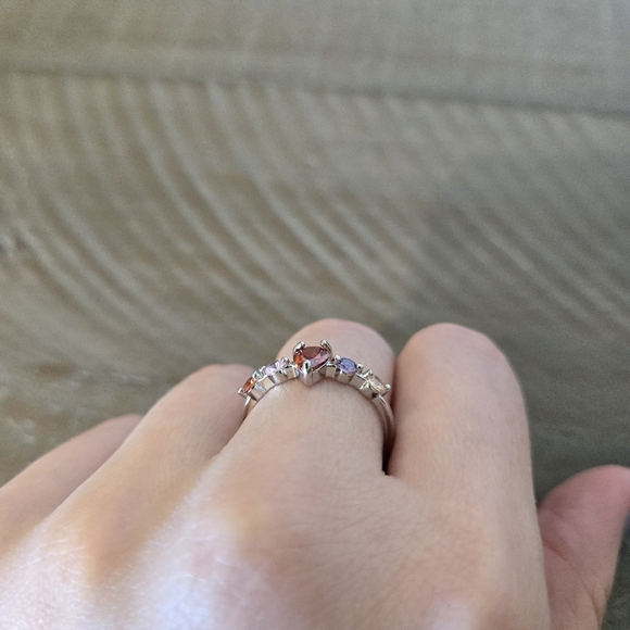 Elegant NWT Silver Tone Pear-Cut Red Gemstone Ring with CZ Accents, Size 9.5 - Picture 4 of 5